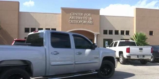 Hablan_pacientes_de_medico_acusado_de_fraude